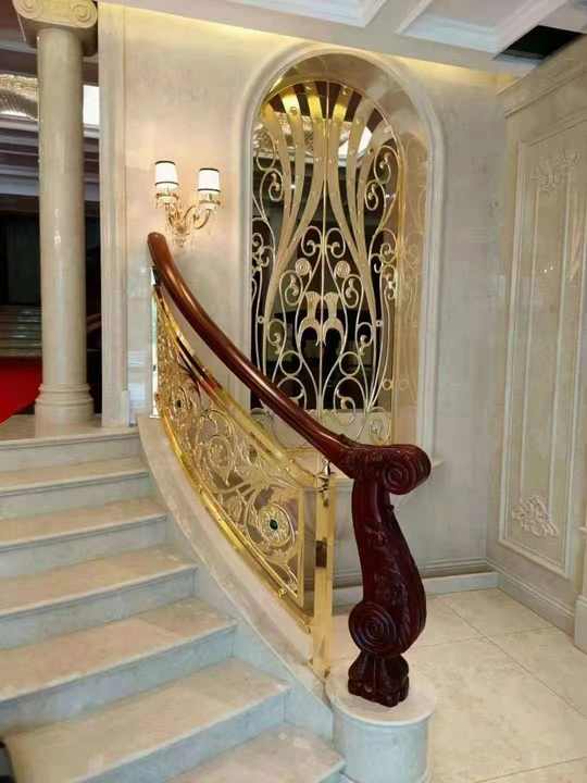 ألواح جدارية مزخرفة بسيطة