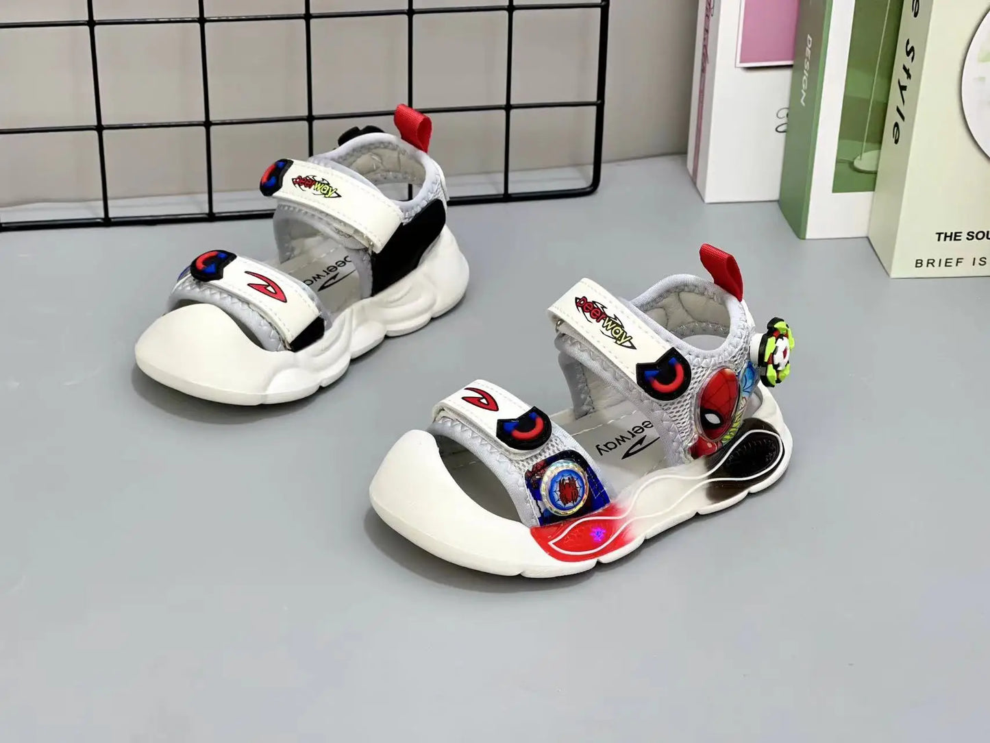Kids Anti-kick Walking Shoes with Cartoon Flashing Lights-
