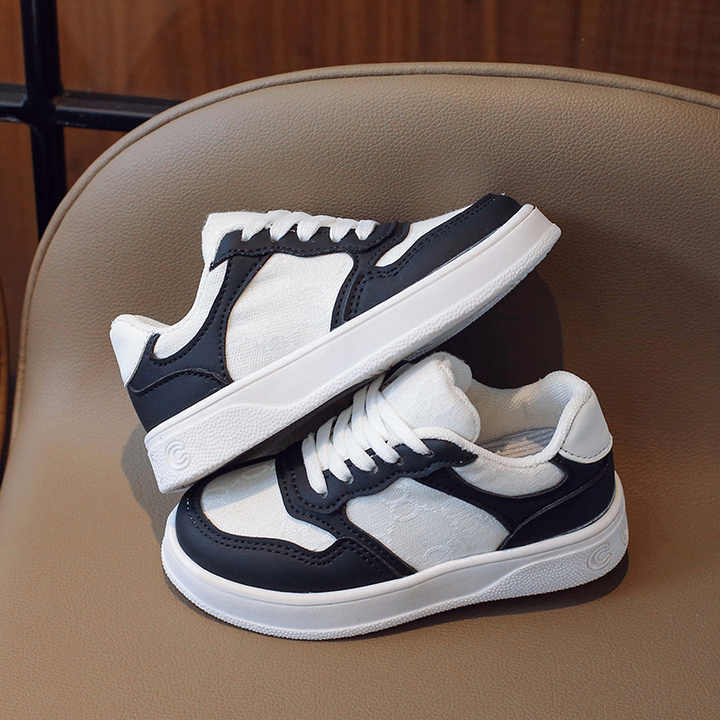 New high quality sneakers.