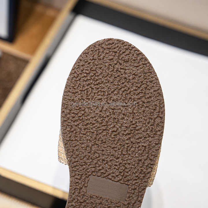 Women's flat sandals