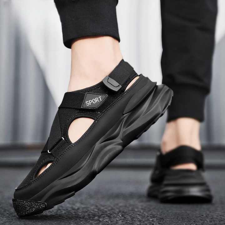 Fashionable men's beach sandals
