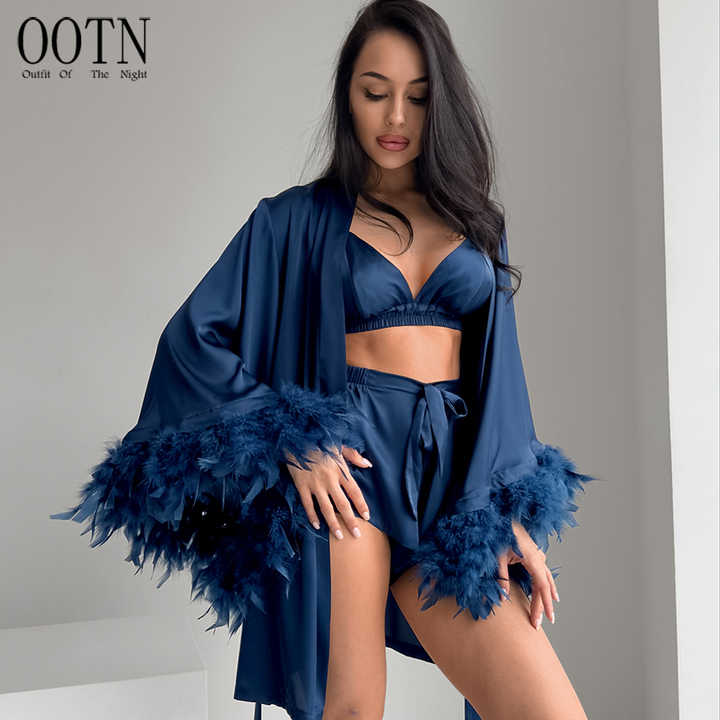 طقم نوم نسائي