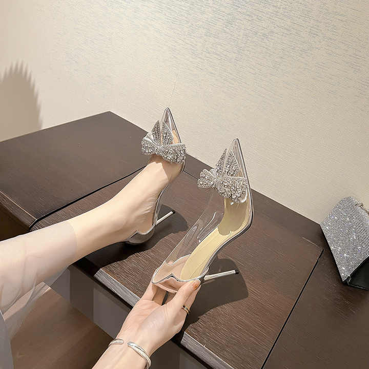 كعب زفاف بكعب عالٍ