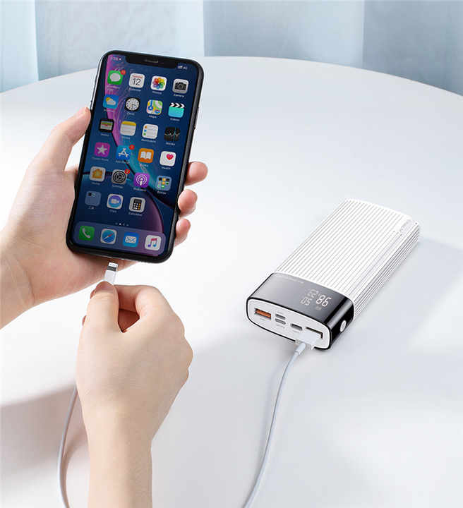 بطارية خارجية عالية السعة . High capacity external battery