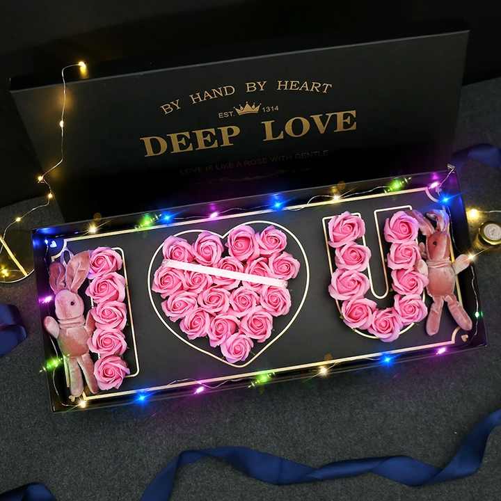 تغليف عيد الميلاد الفاخرة باللون الأسود ,Black Luxury Christmas Wrapping
