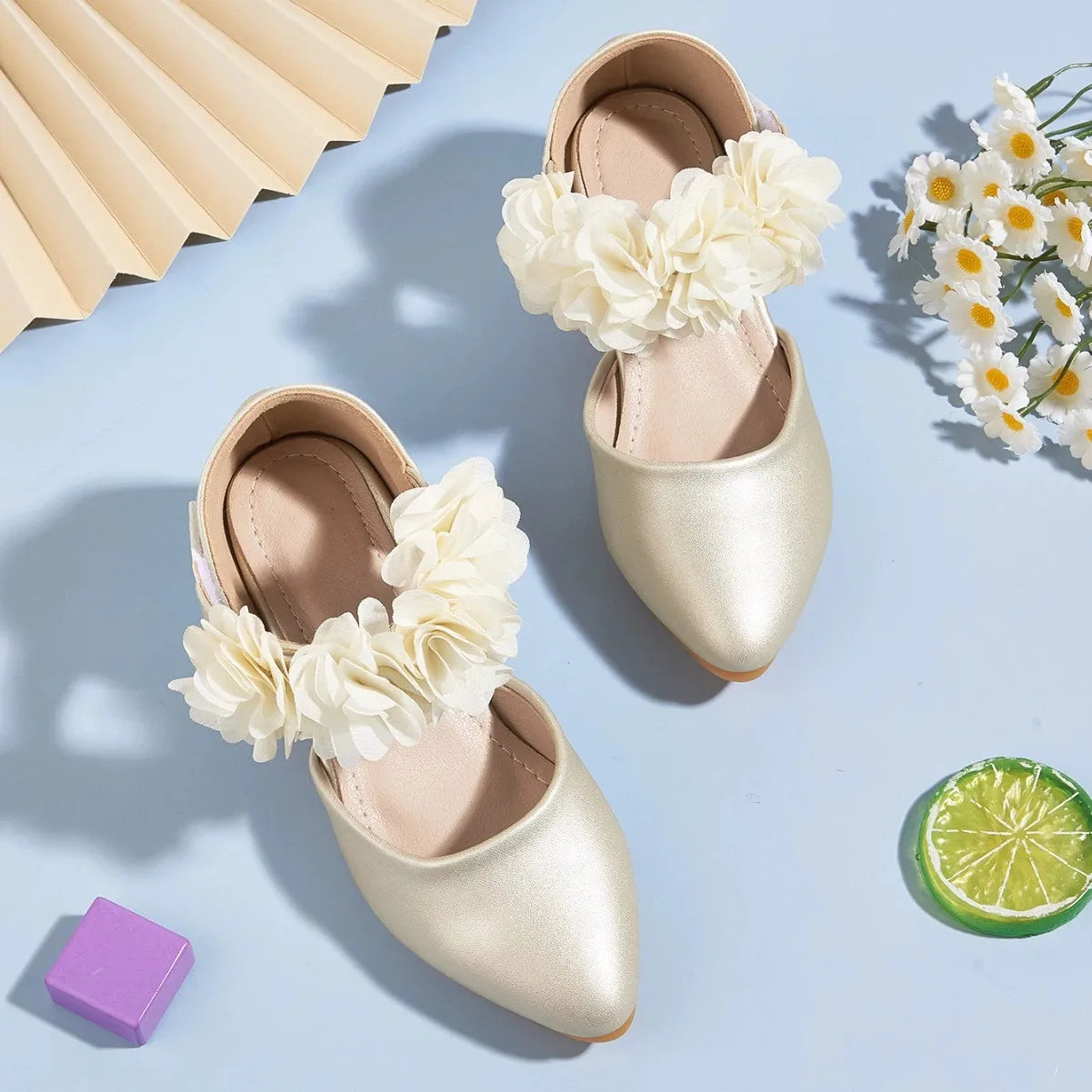 Flower-shaped girls' heels