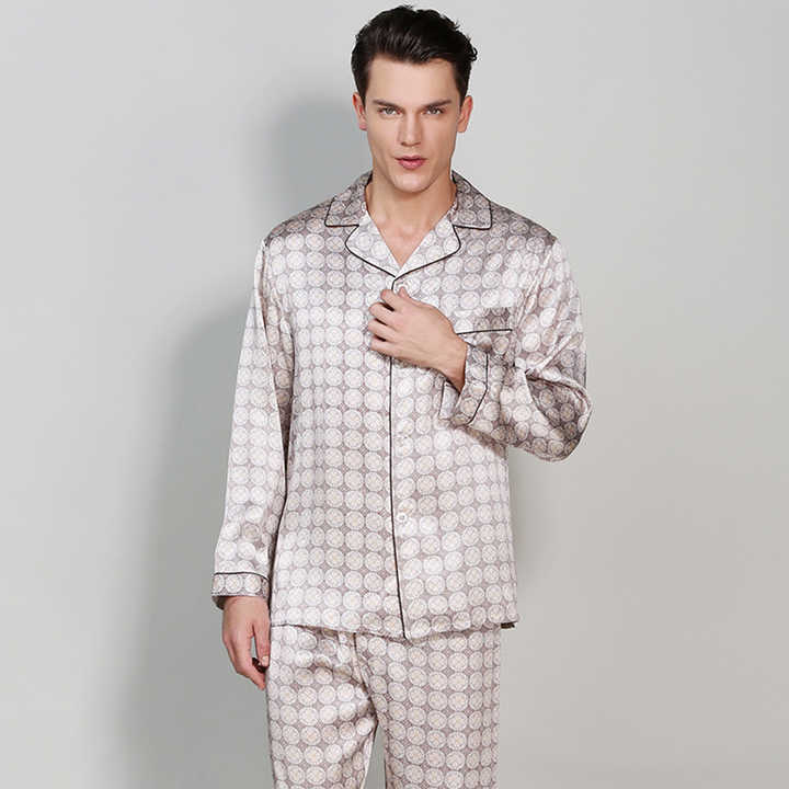 ..Men's silk pajamas