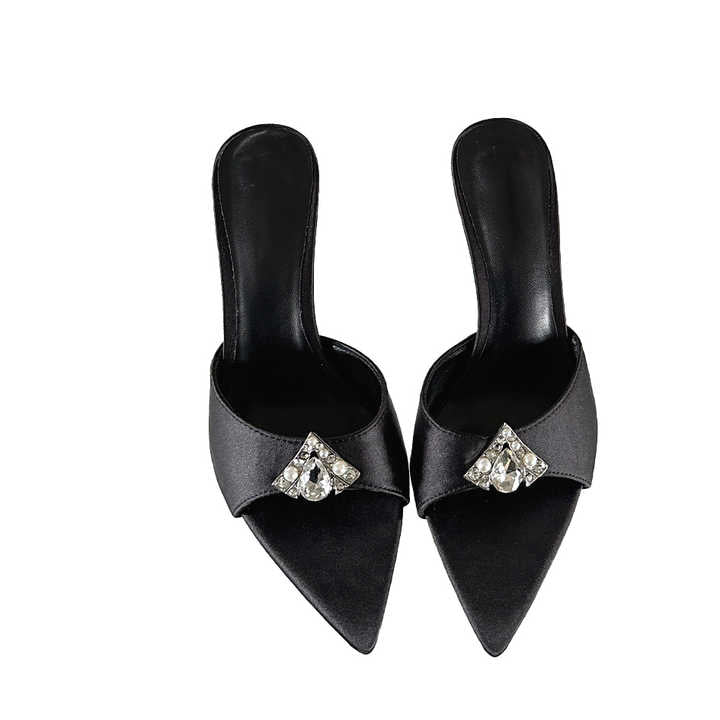 كعب مرصعة بأحجار الراين