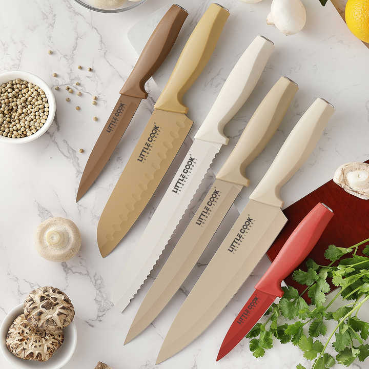 سكاكين من الفولاذ المقاوم للصدا