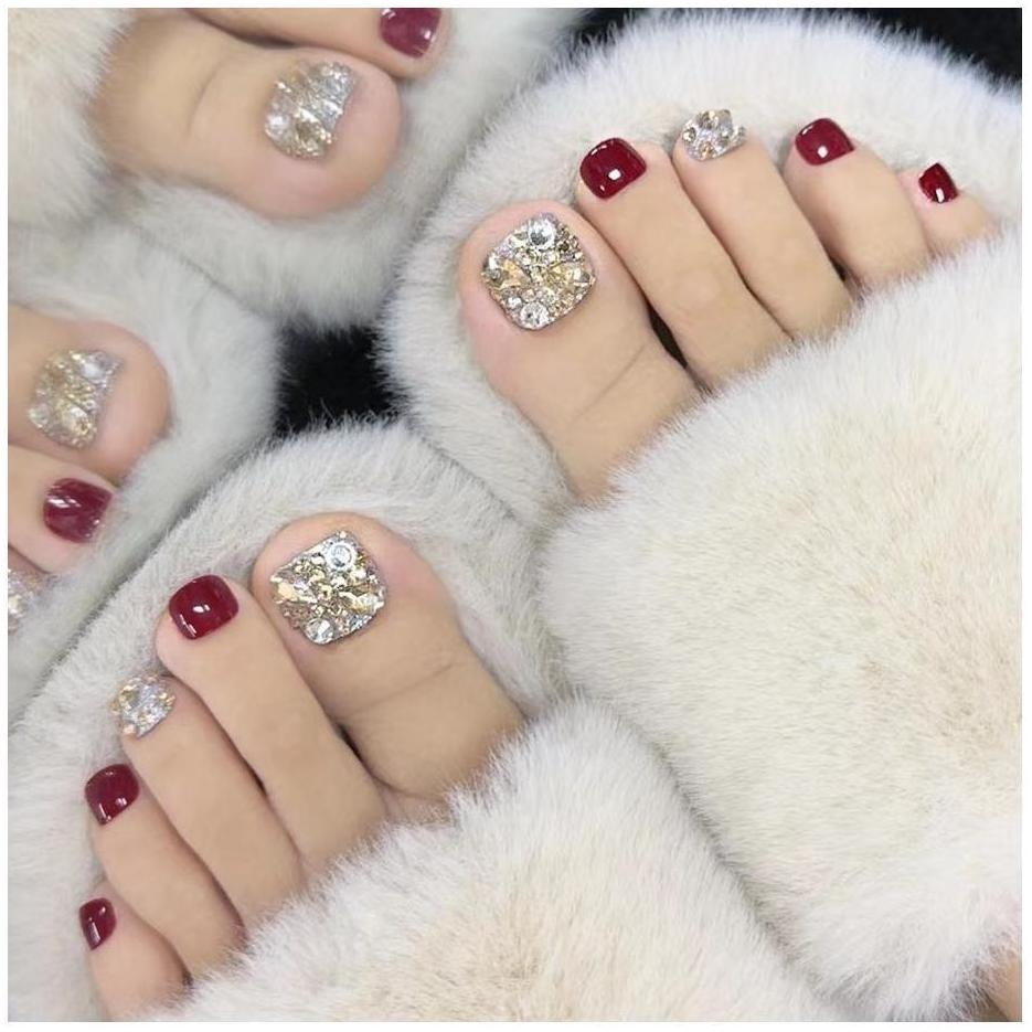 أظافر قدم ملونه