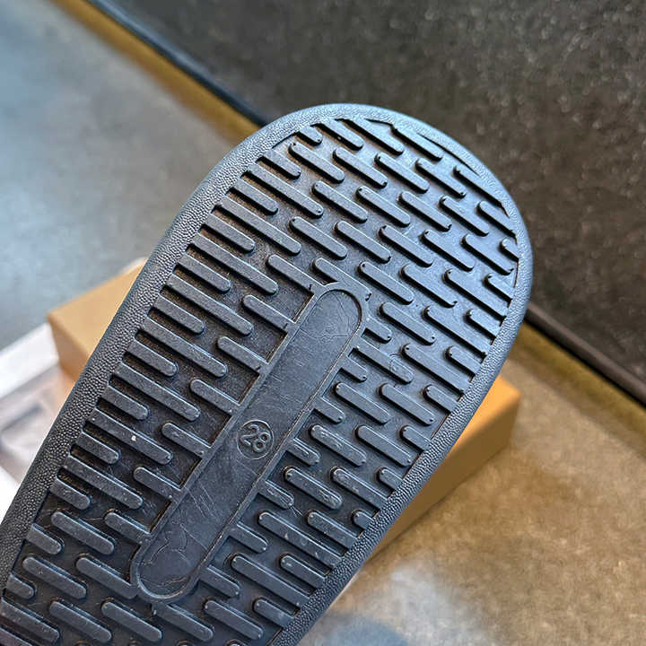 صنادل الشاطئ الصيفية للأولاد