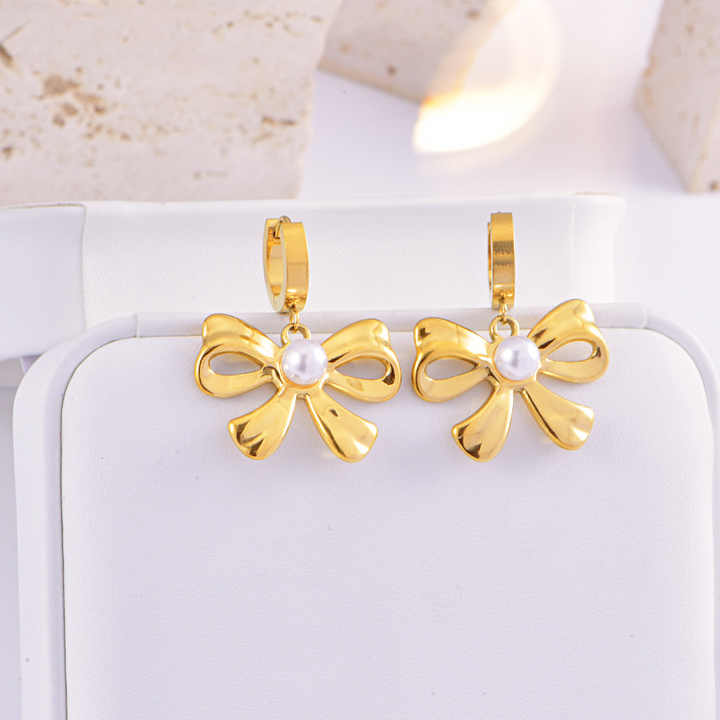 Pearl earrings and bracelet set