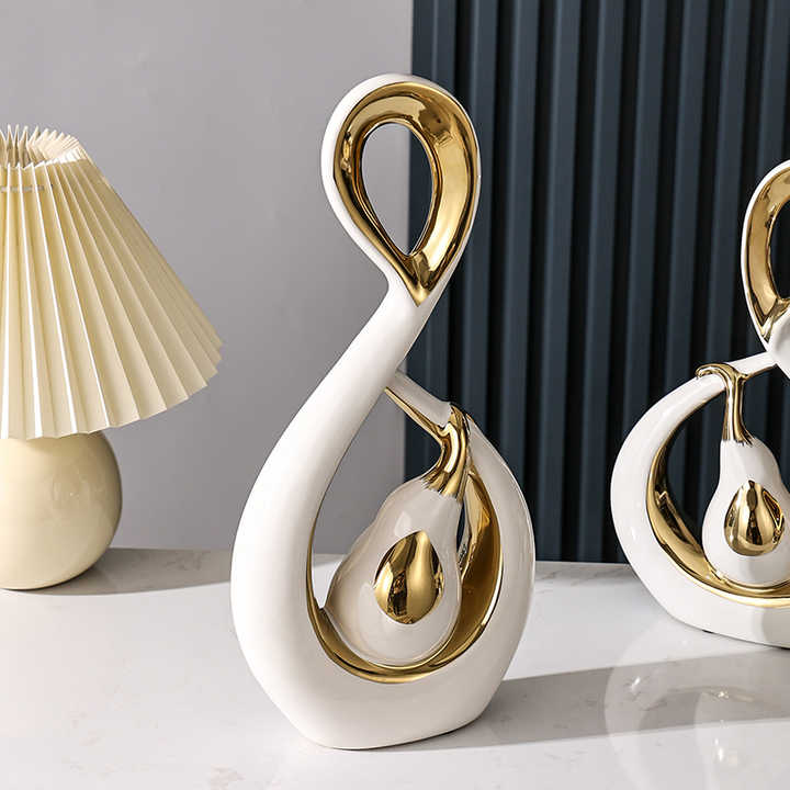 ديكور للمنزل من قطع ذهبيه