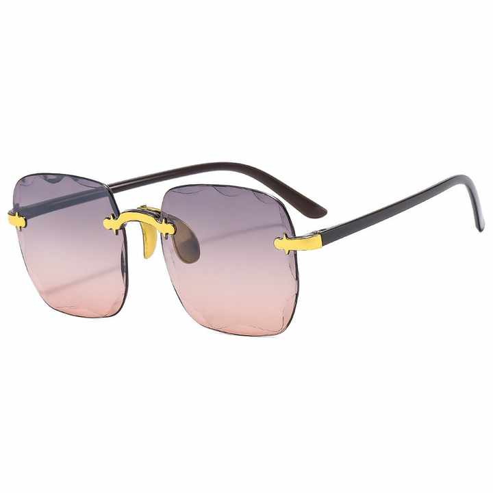 Fashionable square sunglasses