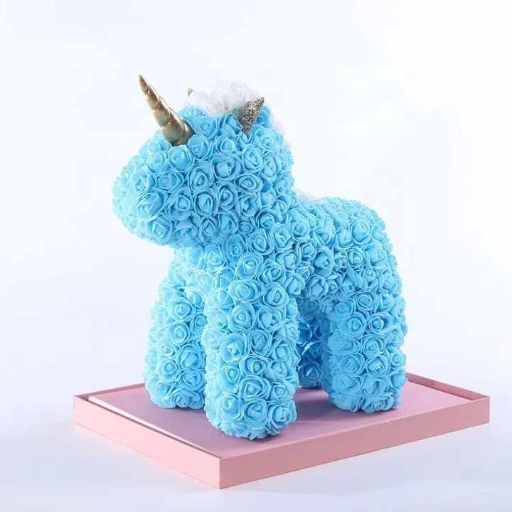 دمية دب, دمية صابون جميلة محتفظ بالزهور على شكل دب وردي Teddy bear, beautiful soap doll holding flowers in the shape of a pink bear