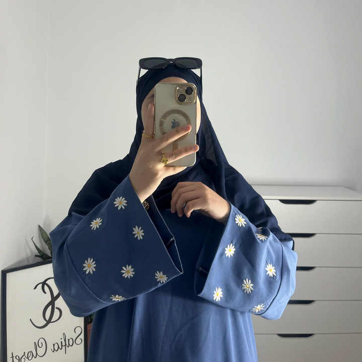 عبايه ملونه تقليدية