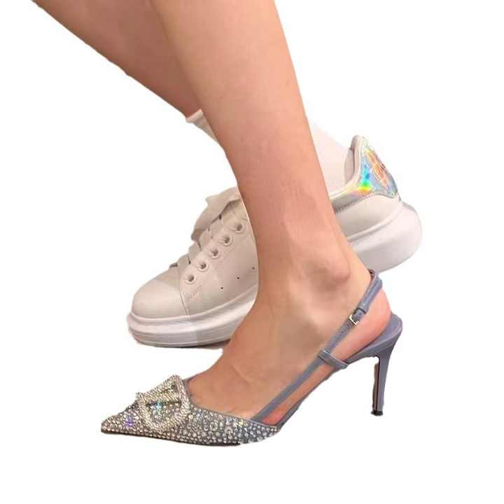 كعب نسائي عالي الإصدار