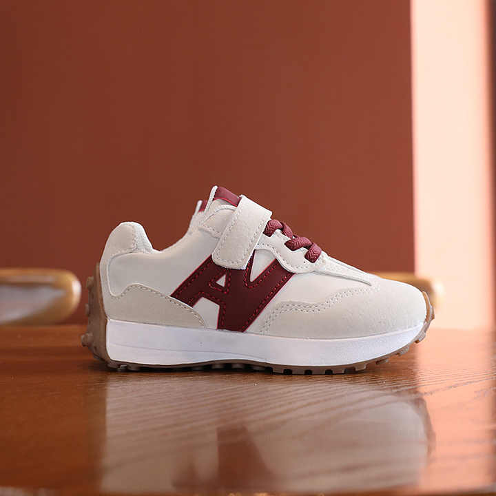 حذاء رياضي كاجوال عصري Fashionable casual sneakers
