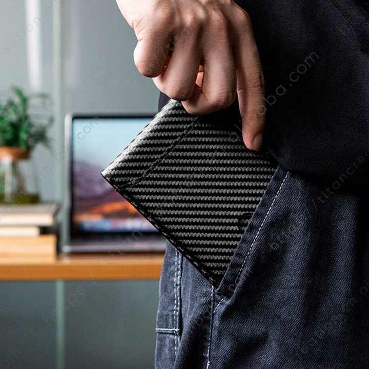 Men's Short Carbon Fiber Leather Bifold Wallet in Black