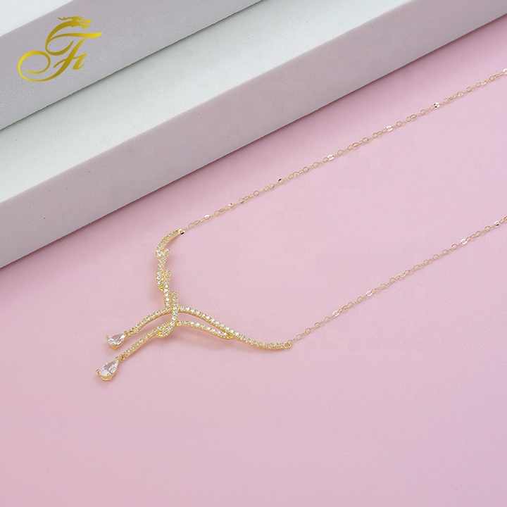 قلادات نسائيه بسيطة من الذهب