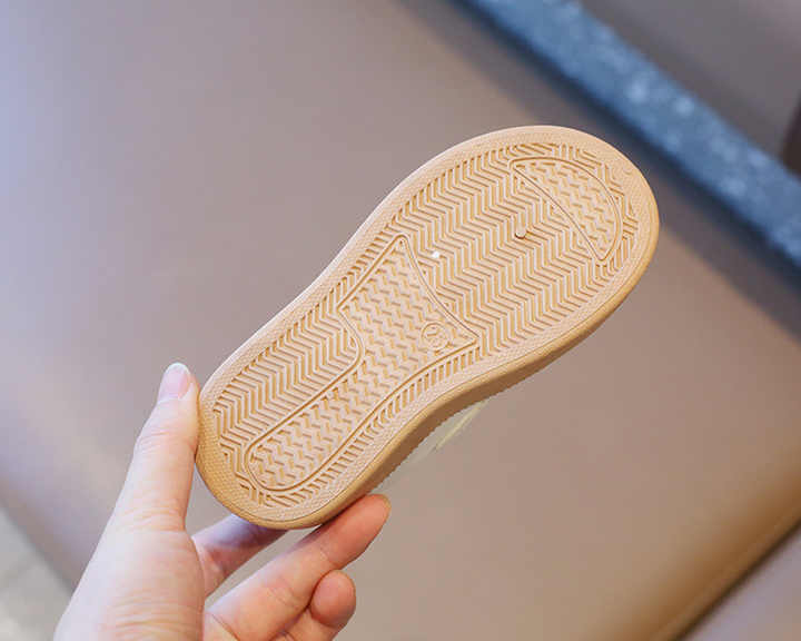 حذاء رياضي اولاد