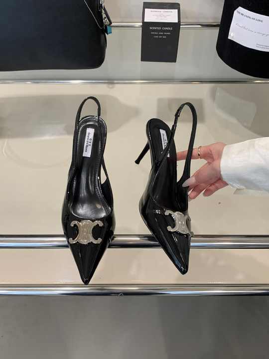 كعب نسائي انيق