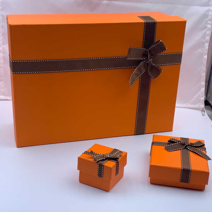 صندوق هدايا عيد الميلاد البرتقالي الموضعي صندوق هدايا عيد الميلاد صندوق هدايا هالوني إبداعي Orange Christmas Gift Box Spot Christmas Gift Box Creative Halloween Gift Box