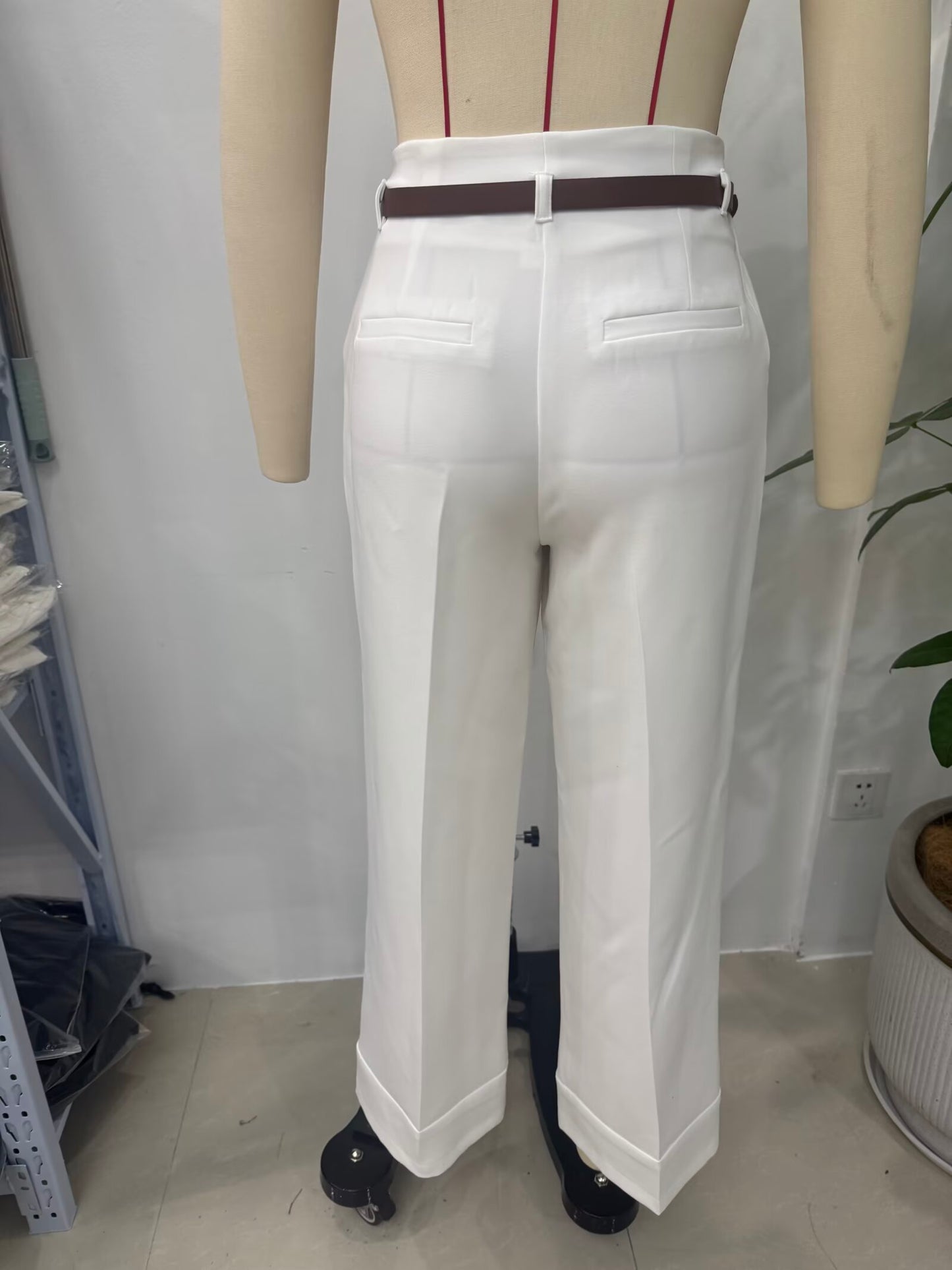 بنطلون نسائي