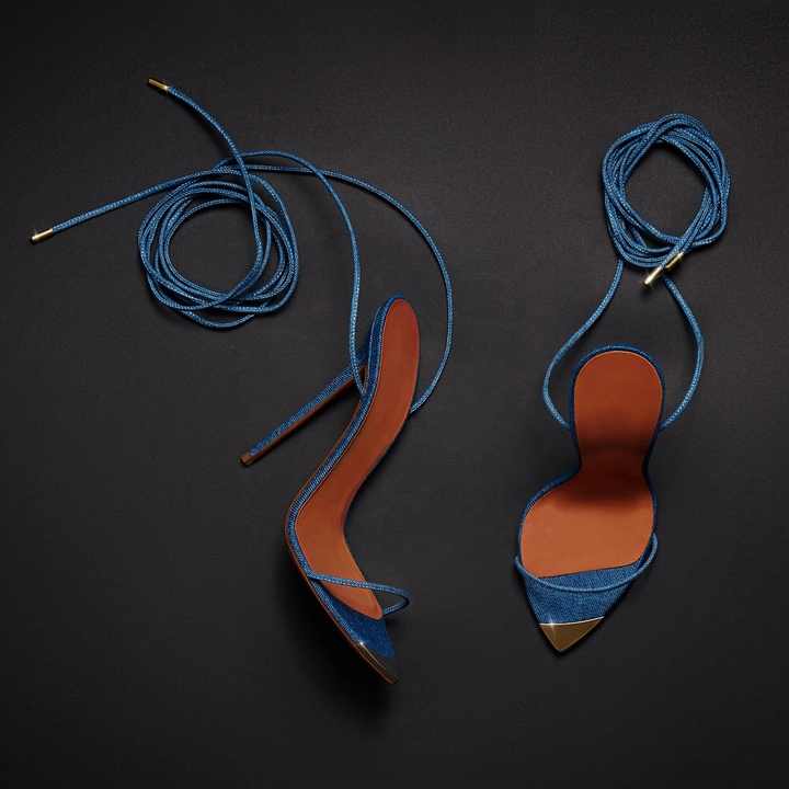 كعب عالٍ برباط من قماش