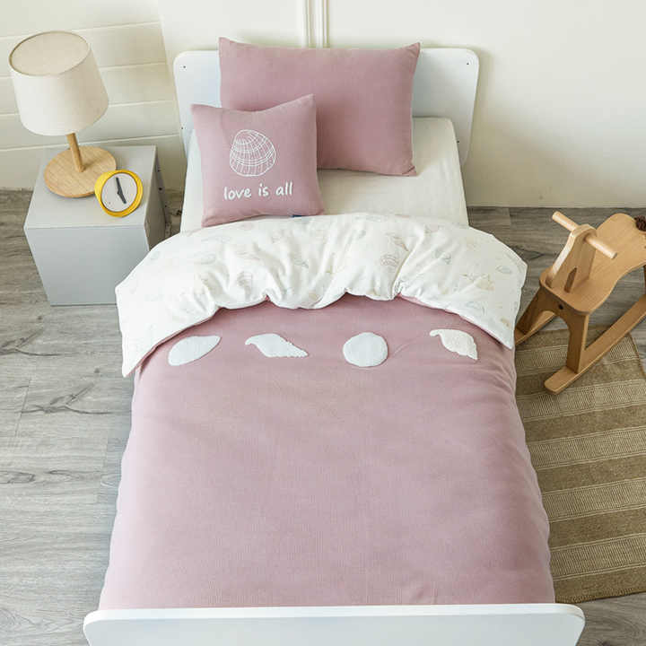 طقم لحاف مطرز ناعم