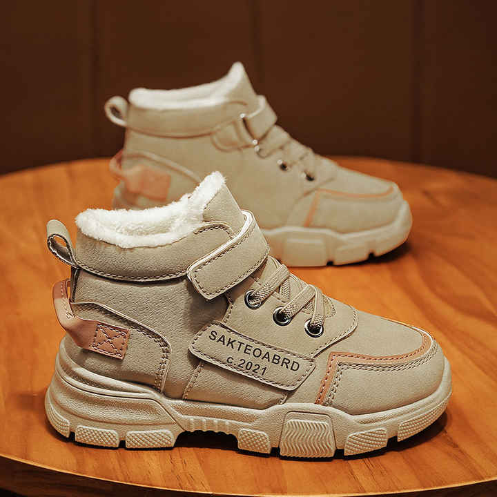 Girls' sports shoes