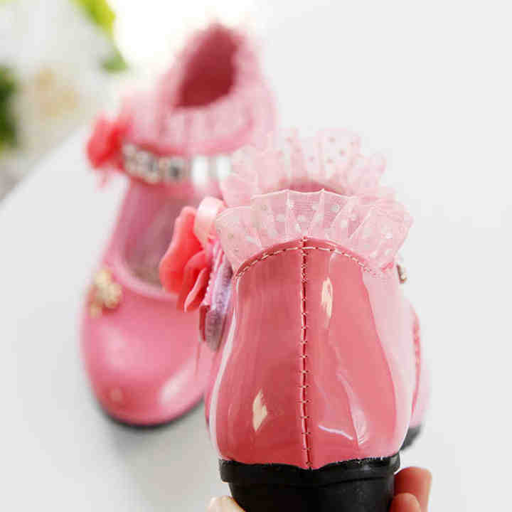 Stylish girls' flat shoes