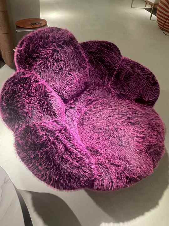 كرسي دوار على شكل مخلب دب ,Bear claw swivel chair