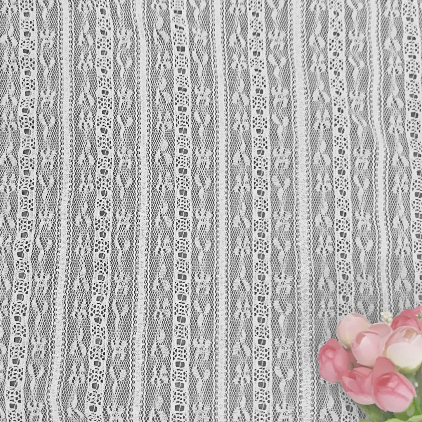 قماش دانتيل مخرم