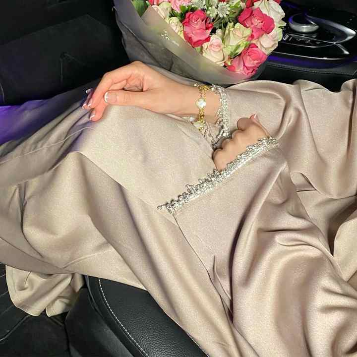 عبايه نسائيه ملونه و انيقه