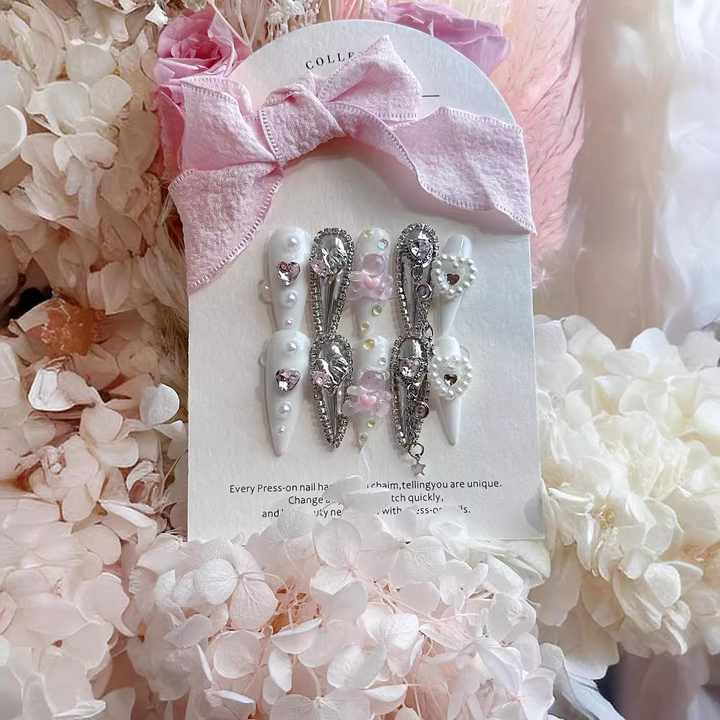 اظافر يد اكريلك