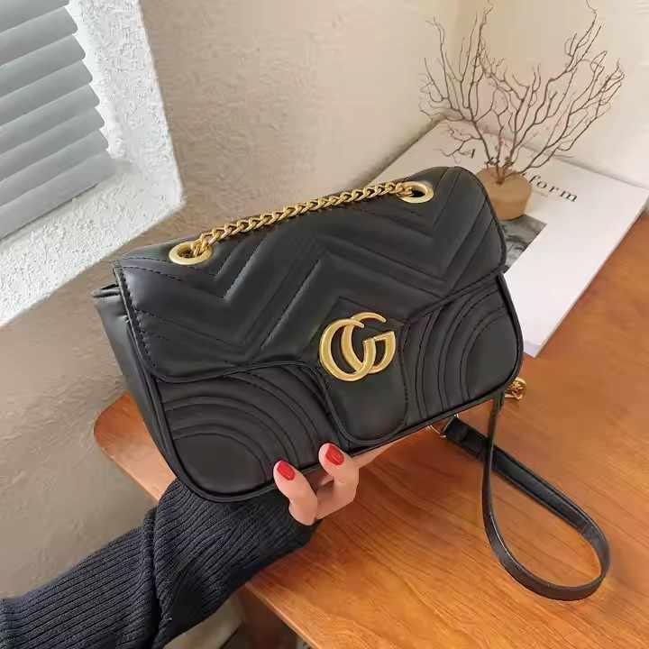 حقيبة نسائية جديدة من العلامة التجارية الشهيرة المصممة من الجلد الأصلي