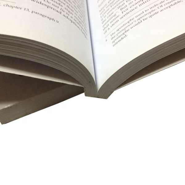 كتب تعليمية باللون الاسود والابيض