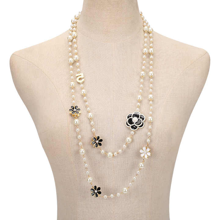 Camellia pearl necklace