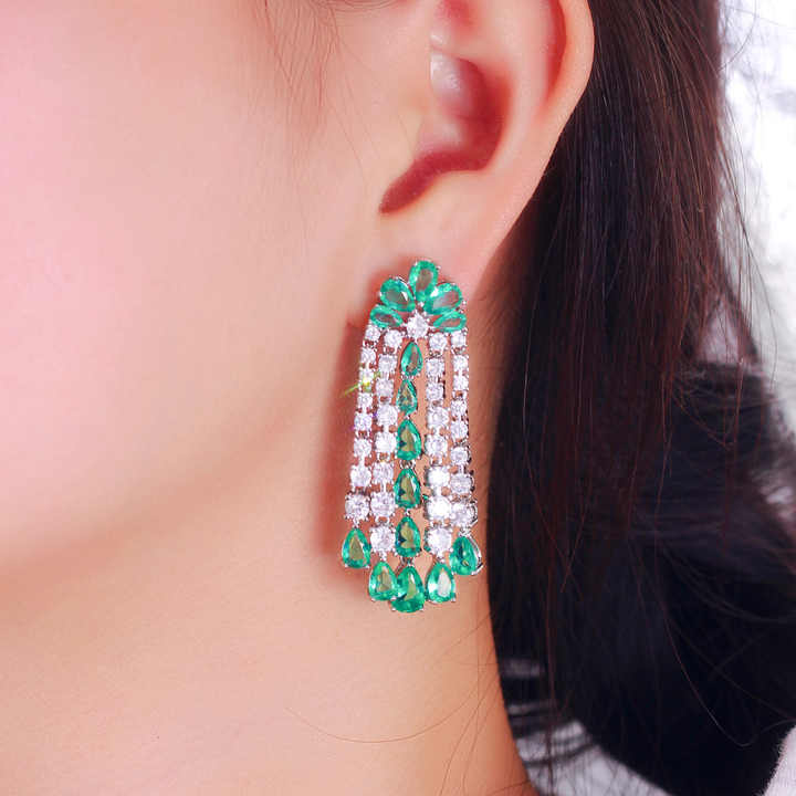 أقراط نسائية طويلة