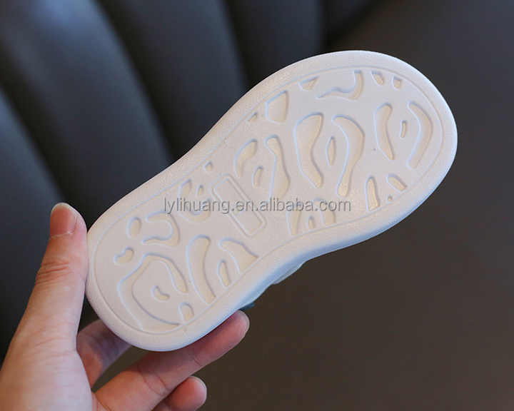 حذاء رياضي اولاد