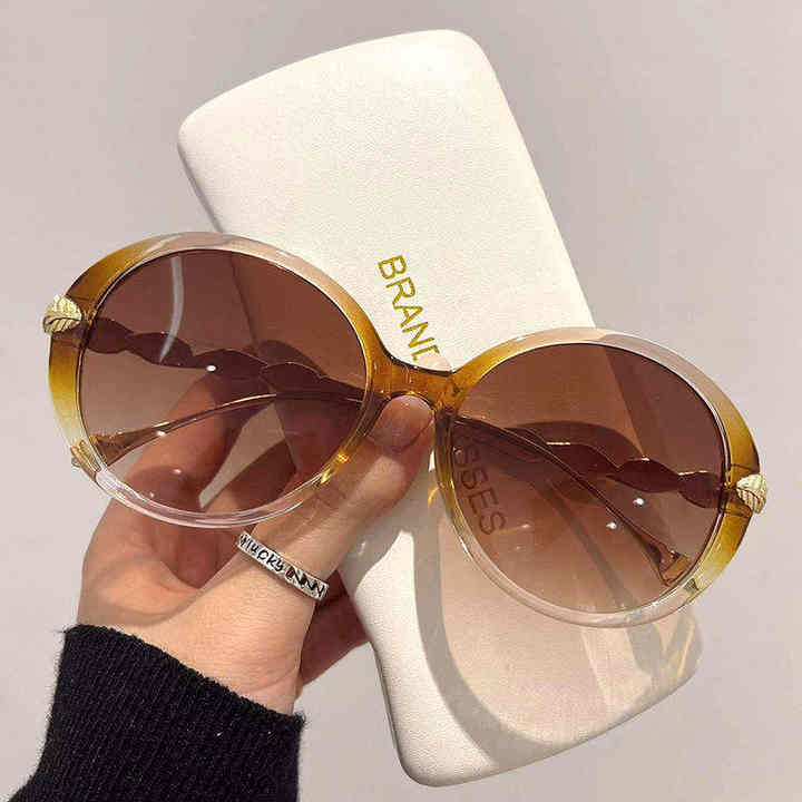 Fashionable ladies sunglasses