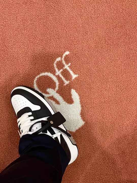 Men's sneakers with