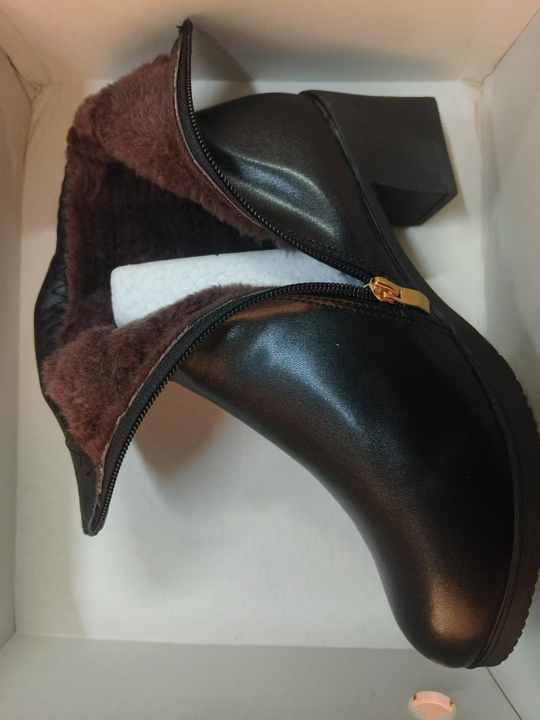 أحذية نسائية سميكة من الجلد الناعم