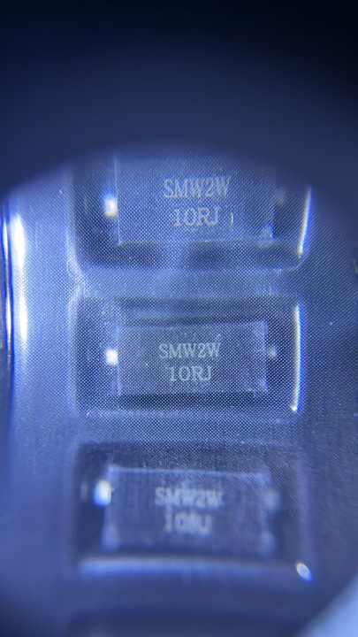 مقاوم للجرح المربع المثبت على السطح . Surface-mounted square wound resistor