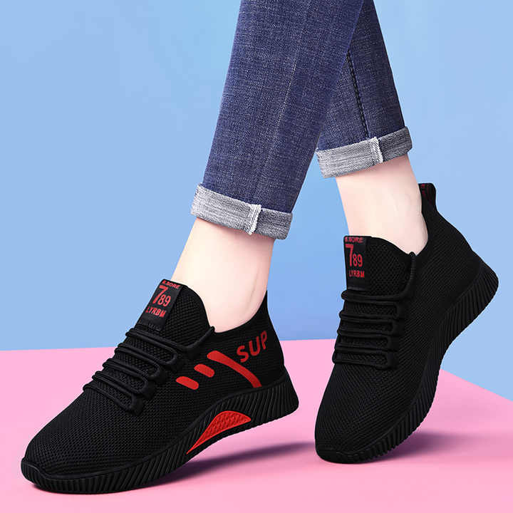 Women's sports shoes