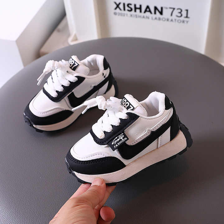 أحذية أطفال صغيرة موديلات . Little kids shoes spring and