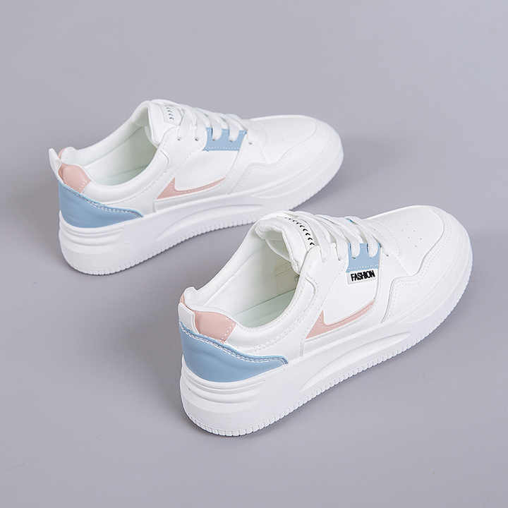 Women's flat sneakers