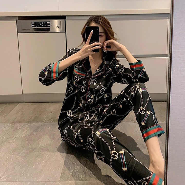 Women's long-sleeved pajamas
