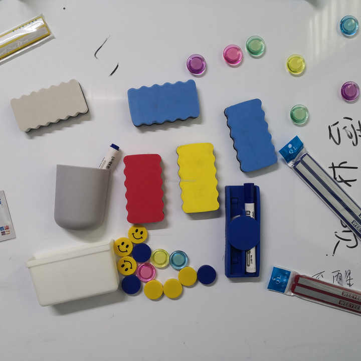 ادوات مدرسية ومكتبية